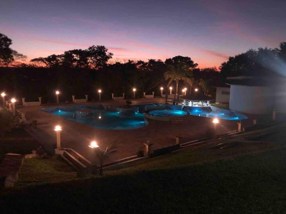 Chácara tipo resort a maior piscina que vc já viu!