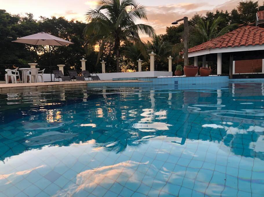 Chácara tipo resort a maior piscina que vc já viu!