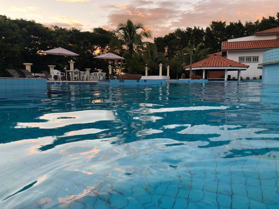 Chácara tipo resort a maior piscina que vc já viu!