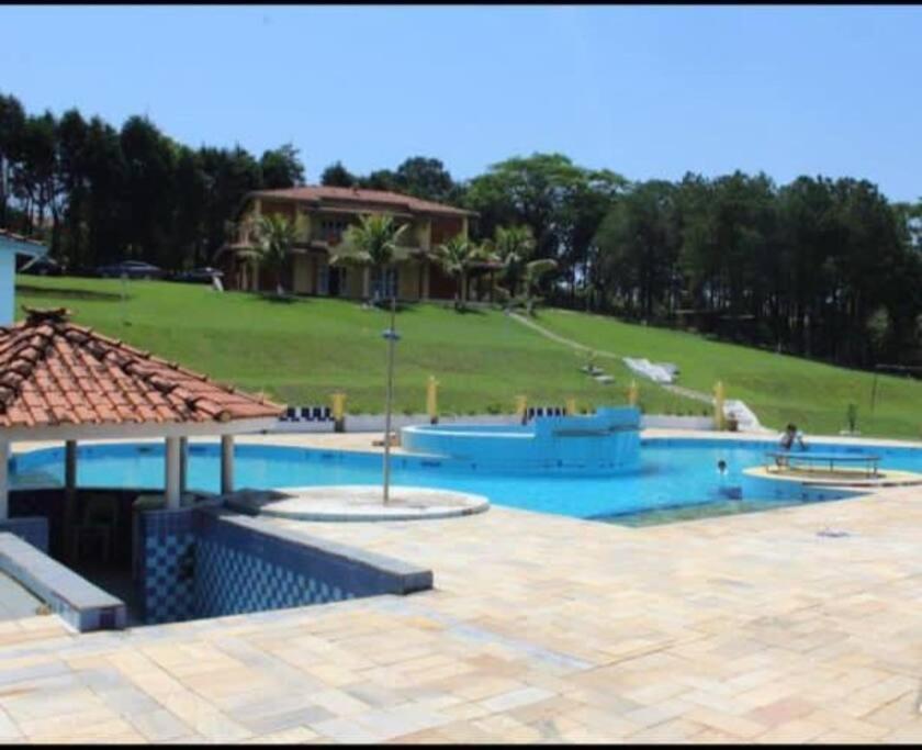 Chácara tipo resort a maior piscina que vc já viu!