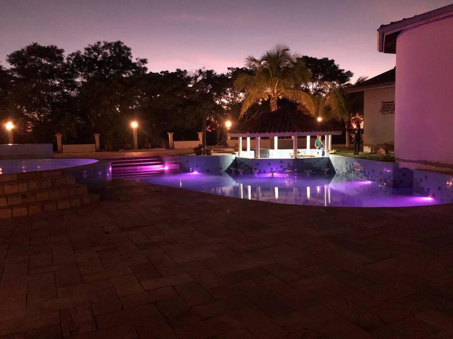 Chácara tipo resort a maior piscina que vc já viu!