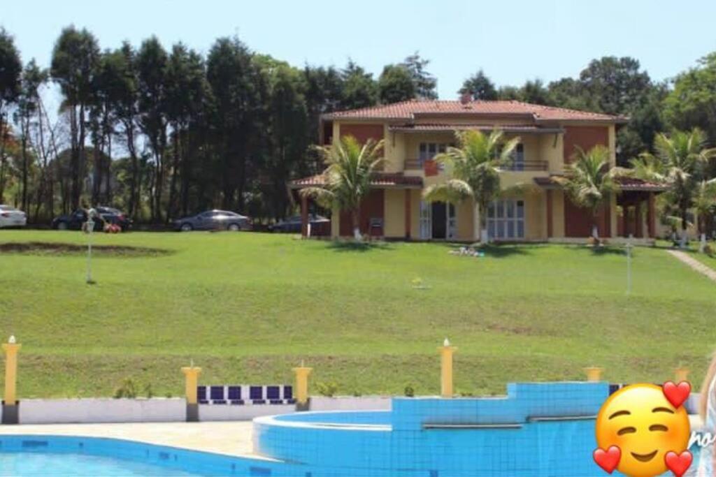 Chácara tipo resort a maior piscina que vc já viu!