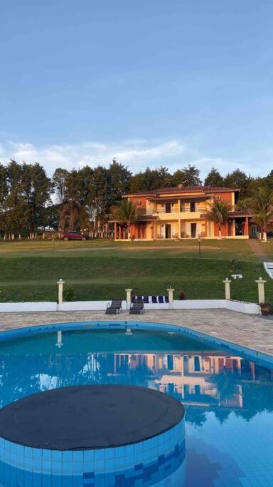Chácara tipo resort a maior piscina que vc já viu!