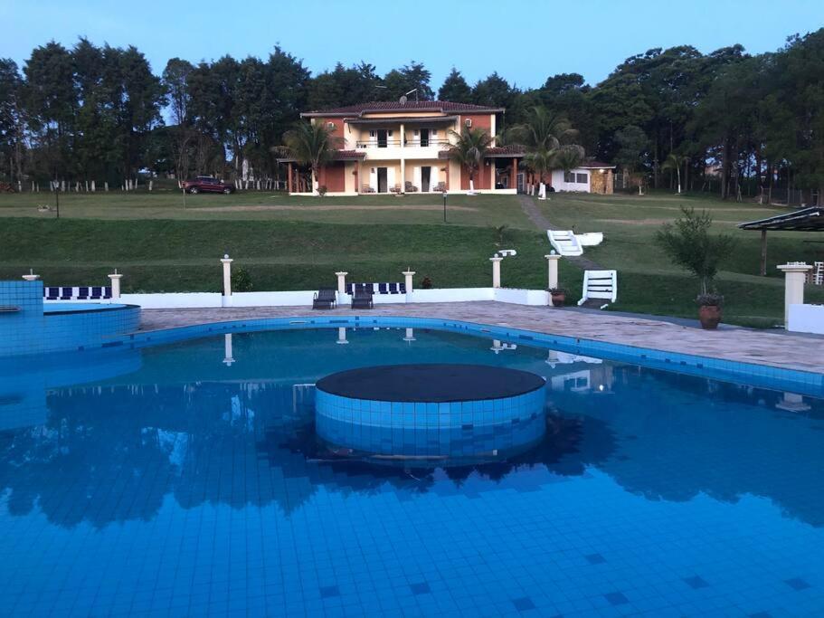 Chácara tipo resort a maior piscina que vc já viu!