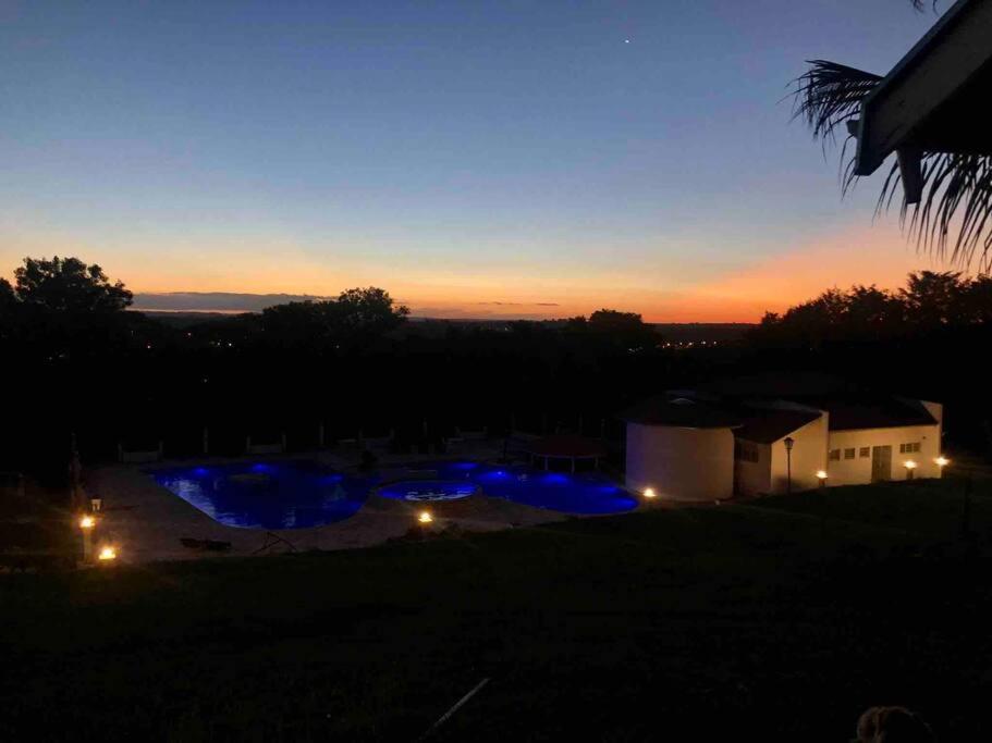 Chácara tipo resort a maior piscina que vc já viu!