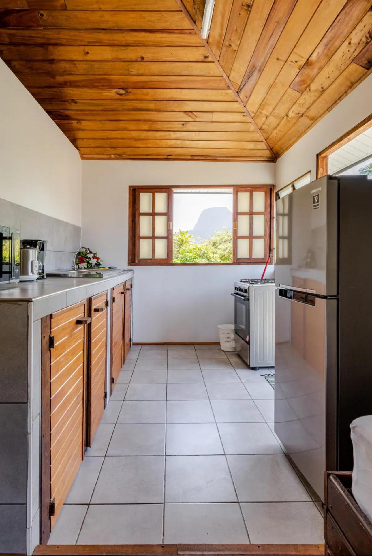 Bungalow Hiana - vue lagon avec plage privée view 5