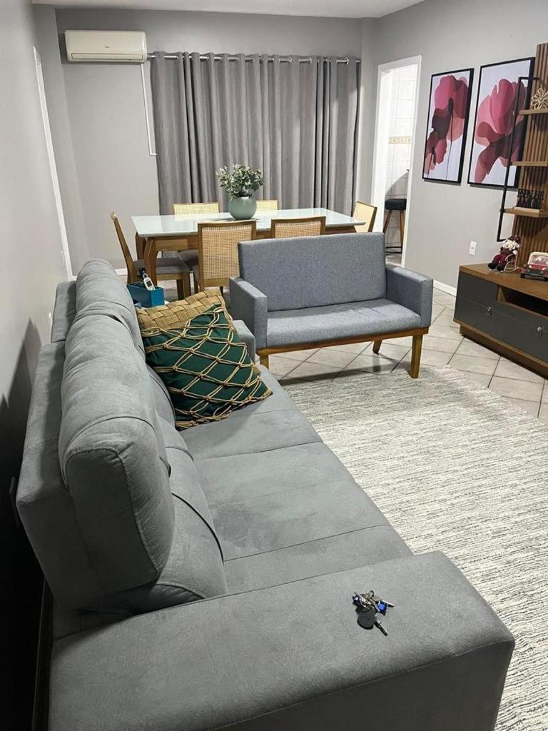 Apartamento na melhor localização da meia praia em itapema com garagem para camioneta suv