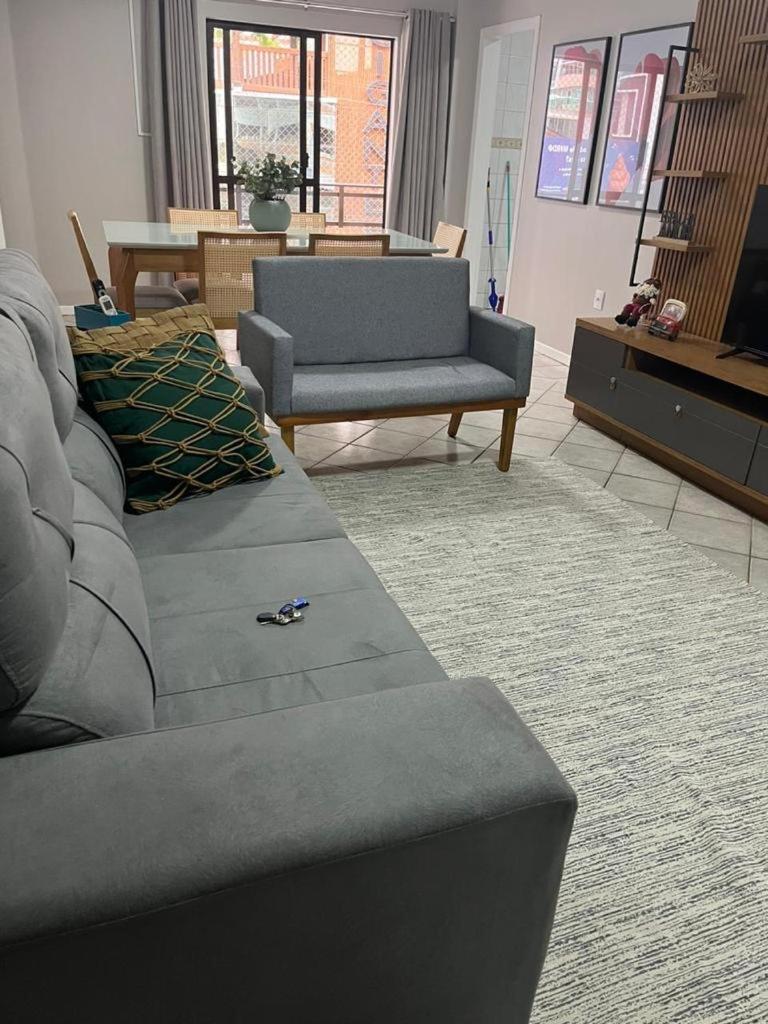 Apartamento na melhor localização da meia praia em itapema com garagem para camioneta suv