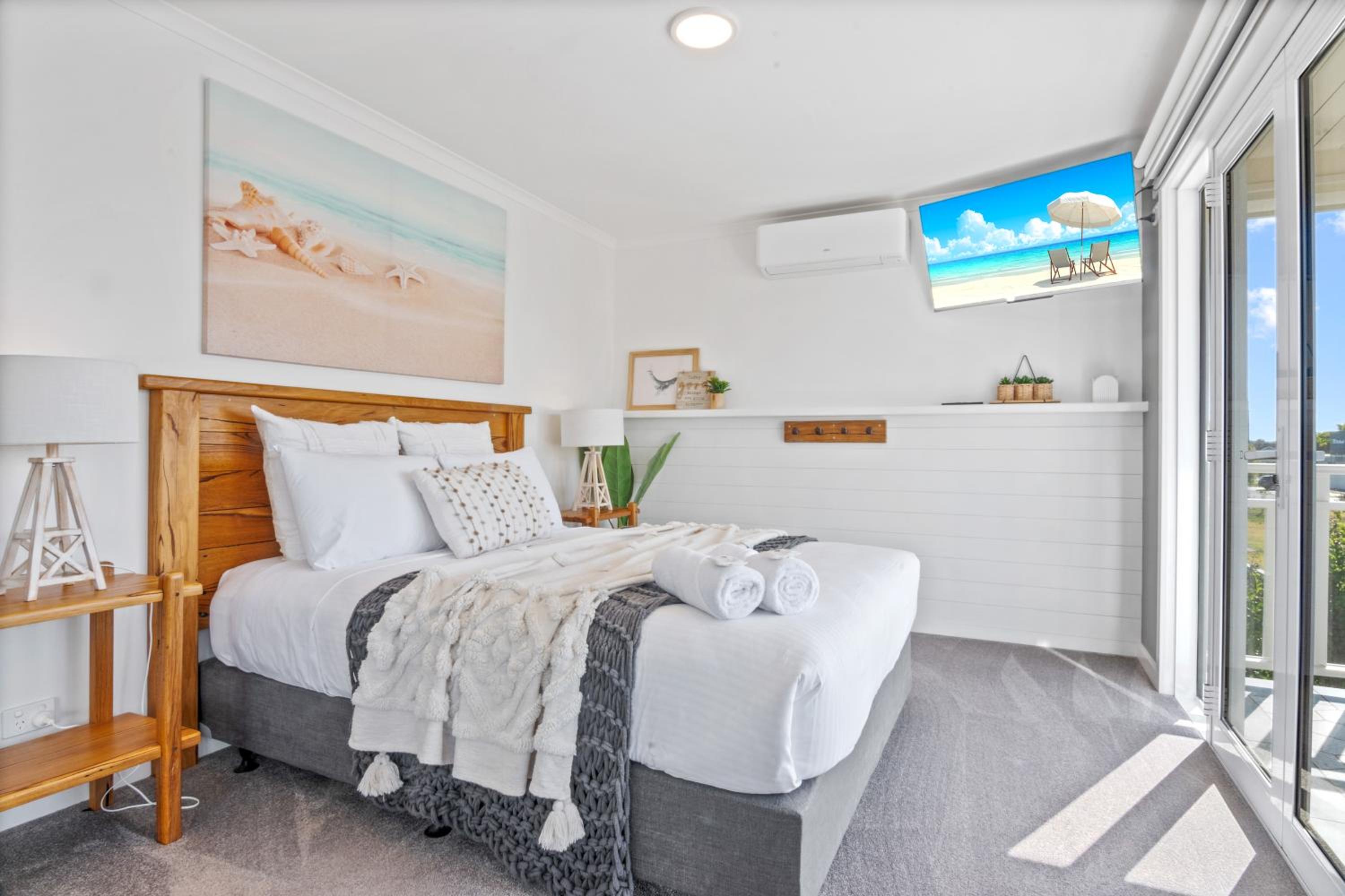 SALTAIR Beach House Right in Town