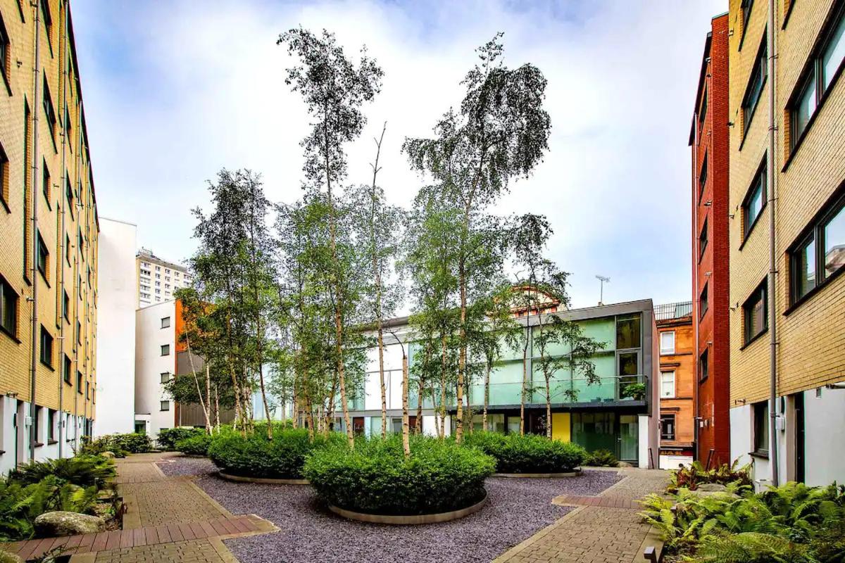 Hotel Spacious Queen Bed City Centre Penthouse With Balcony - Homeshare - Live In Host