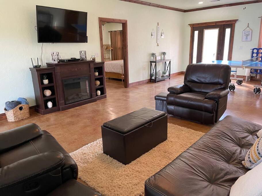 Rest & Replenish 10mins to Lake Sardis with Mountain Views view 5
