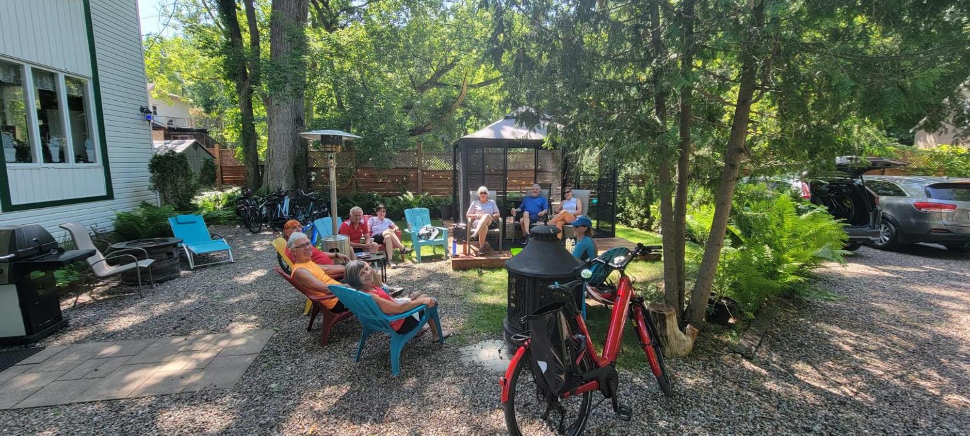Kokomo INN Bed and Breakfast Ottawa-Gatineau's Only Tropical Riverfront B&B on the National Capital Cycling Pathway Route Verte #1 - for Adults Only - Cham