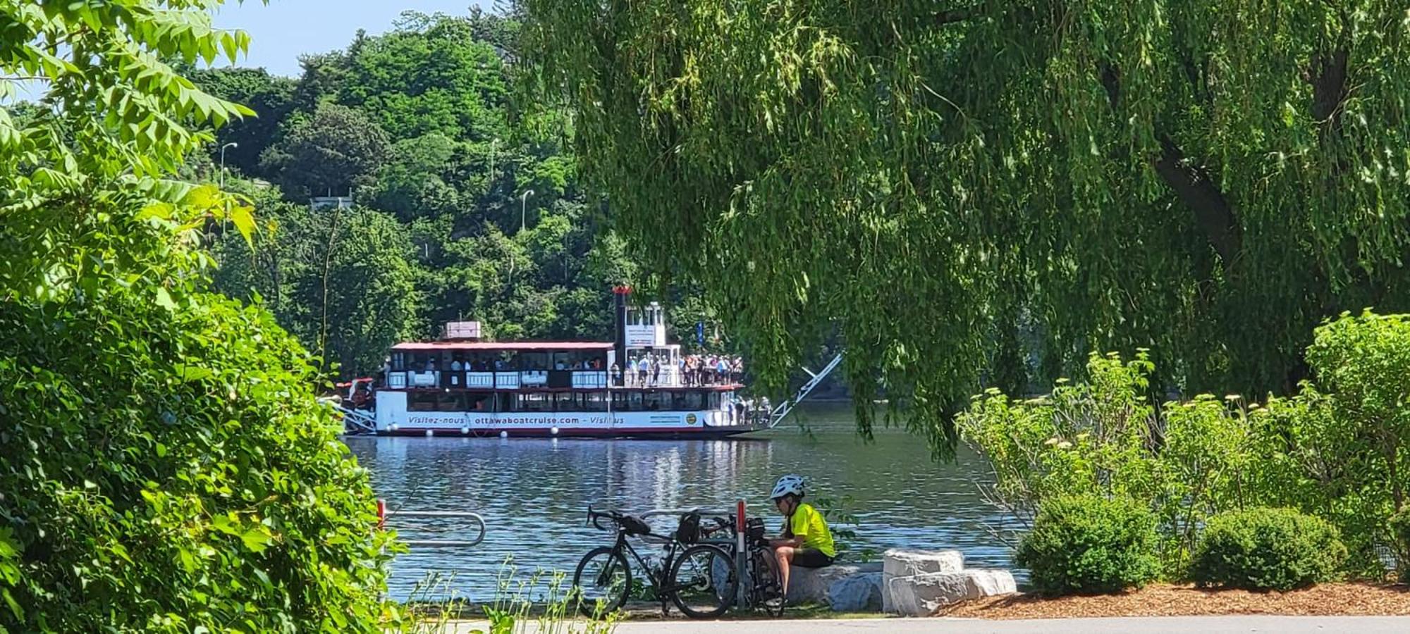 Kokomo INN Bed and Breakfast Ottawa-Gatineau's Only Tropical Riverfront B&B on the National Capital Cycling Pathway Route Verte #1 - for Adults Only - Cham