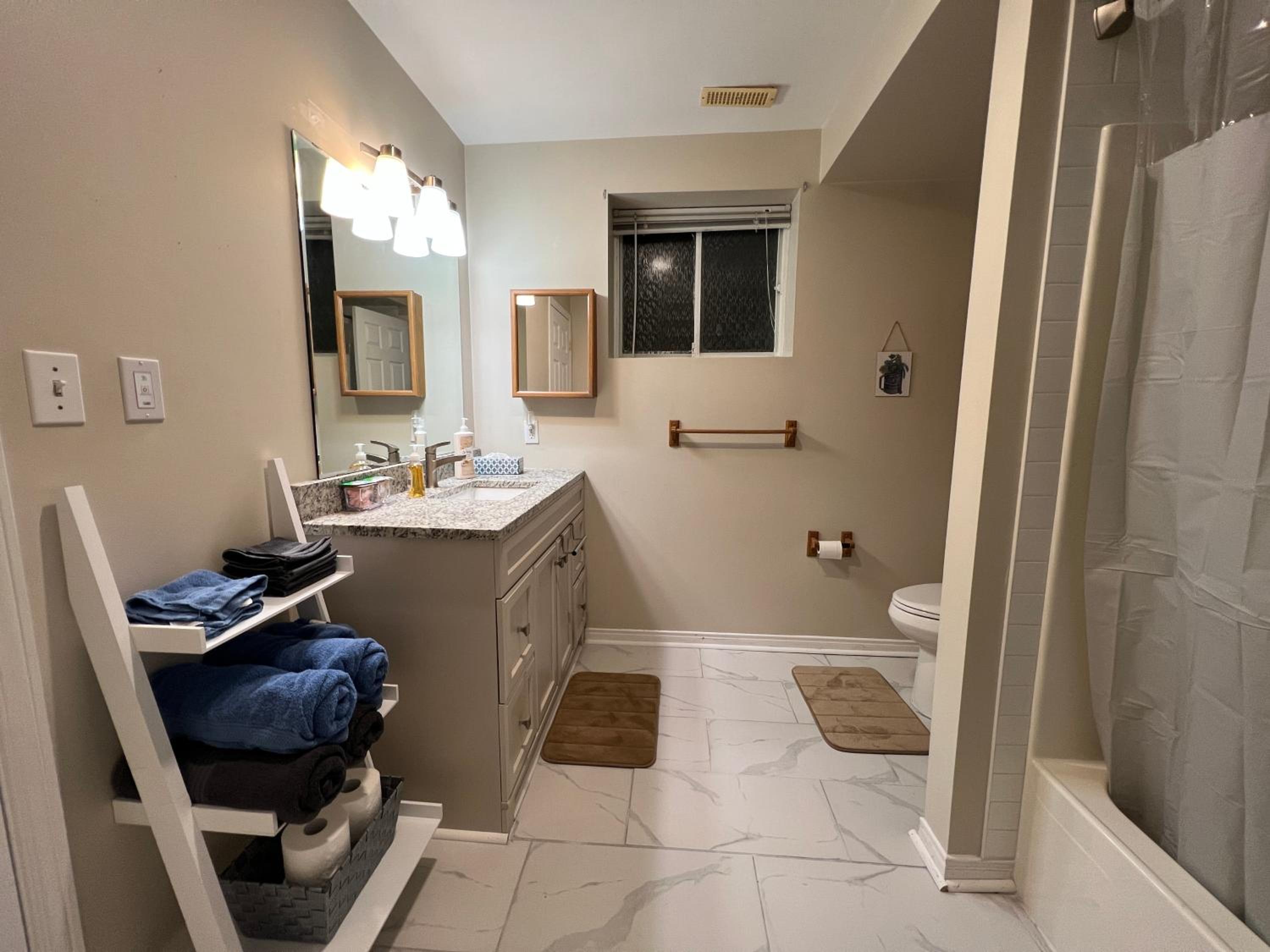 Arbour Ridge Vacation Home - Trail View! 5 bedrooms, 8 beds