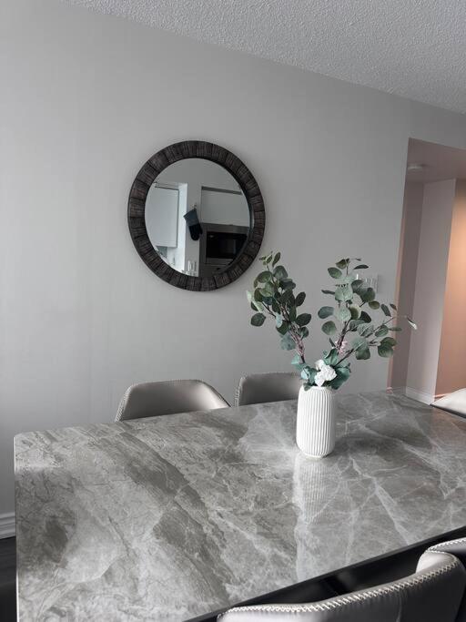 Beautiful and Central 3 Bedroom Condo with Parking
