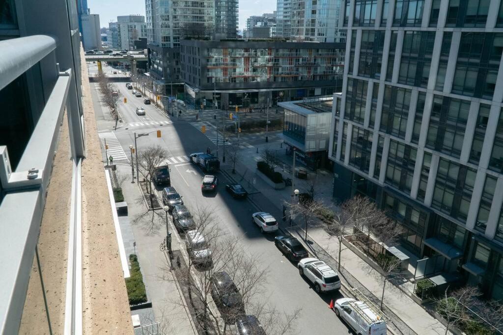 Beautiful and Central 3 Bedroom Condo with Parking