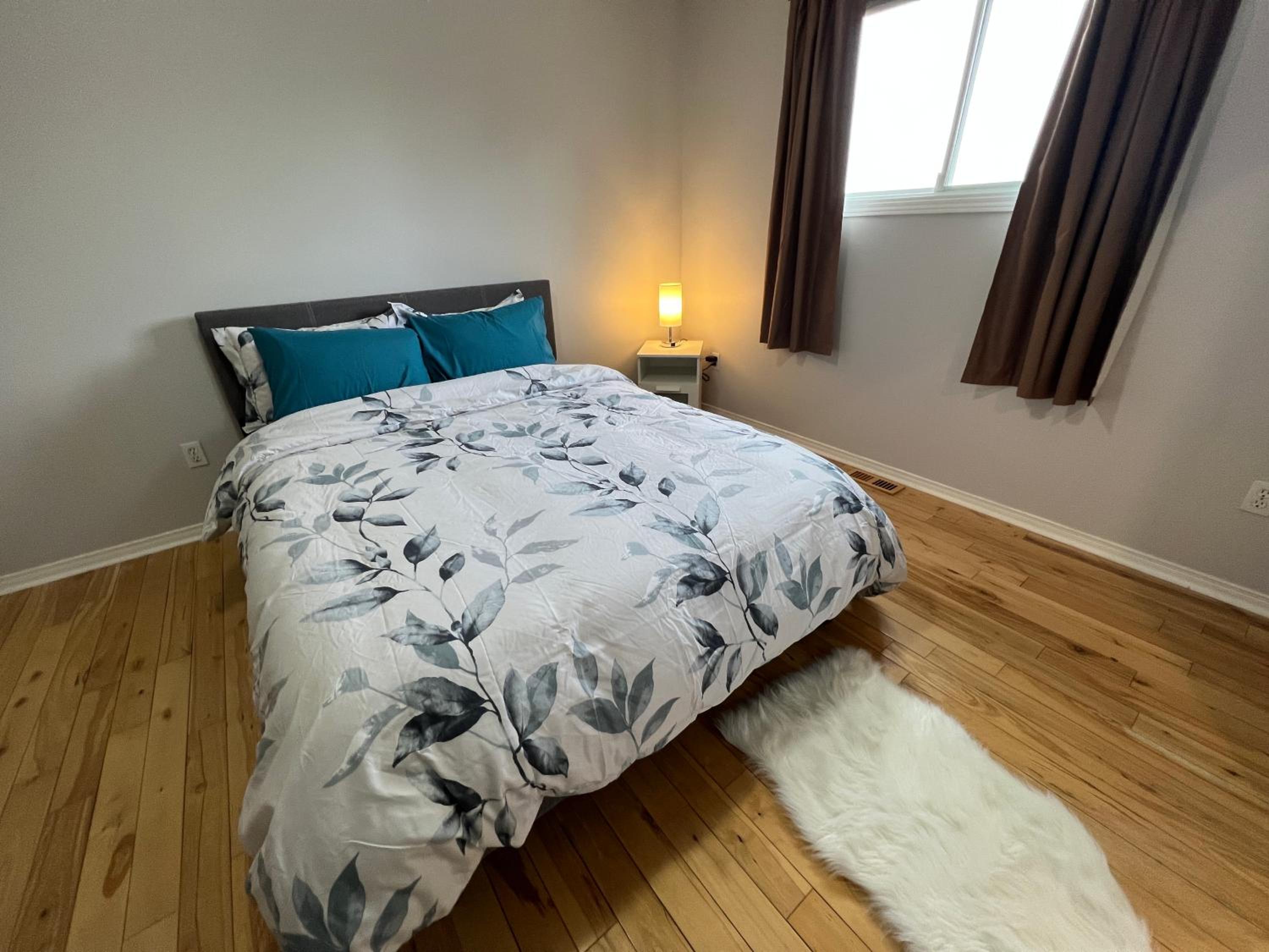 Arbour Ridge Vacation Home - Trail View! 5 bedrooms, 8 beds