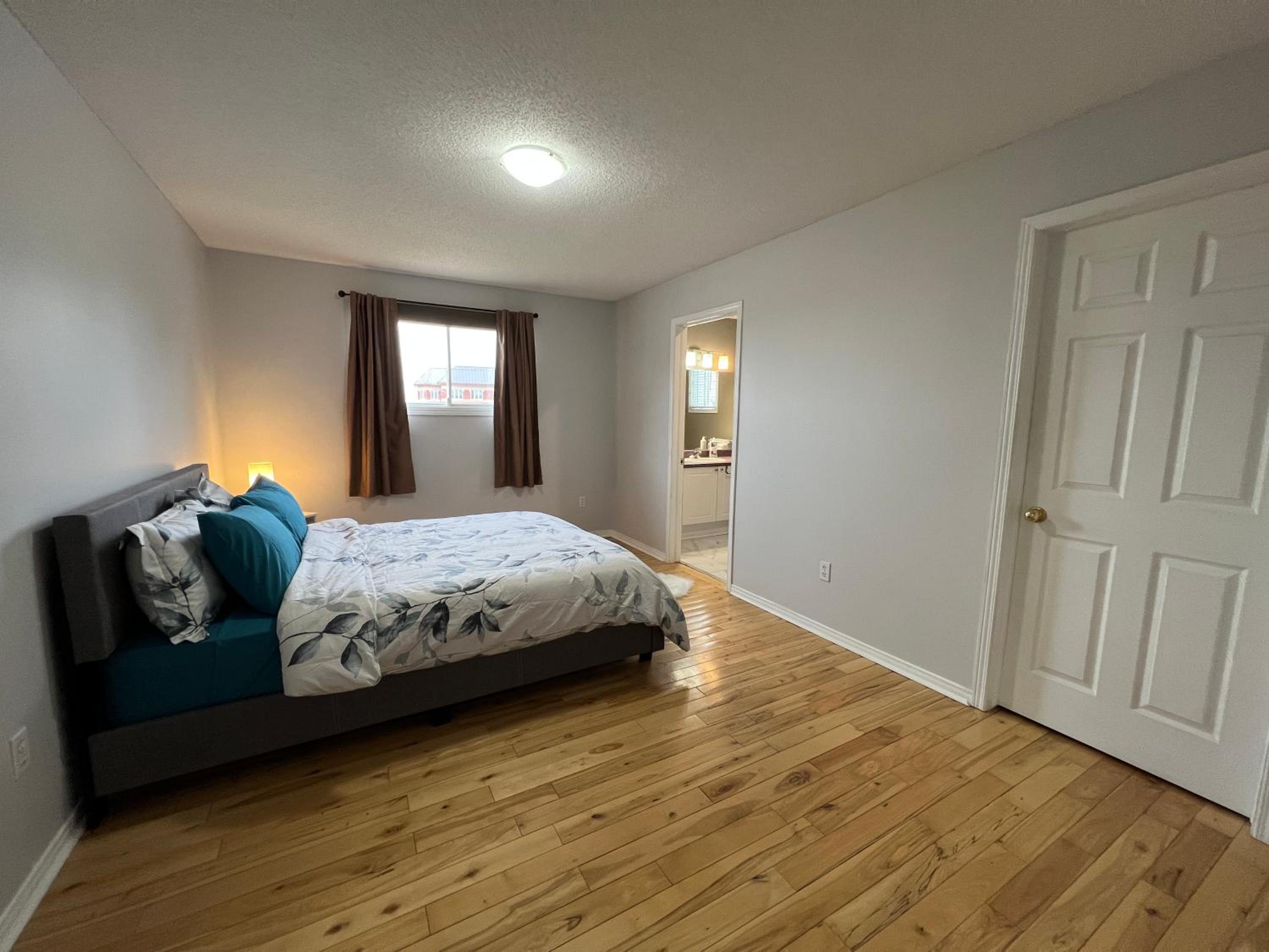 Arbour Ridge Vacation Home - Trail View! 5 bedrooms, 8 beds
