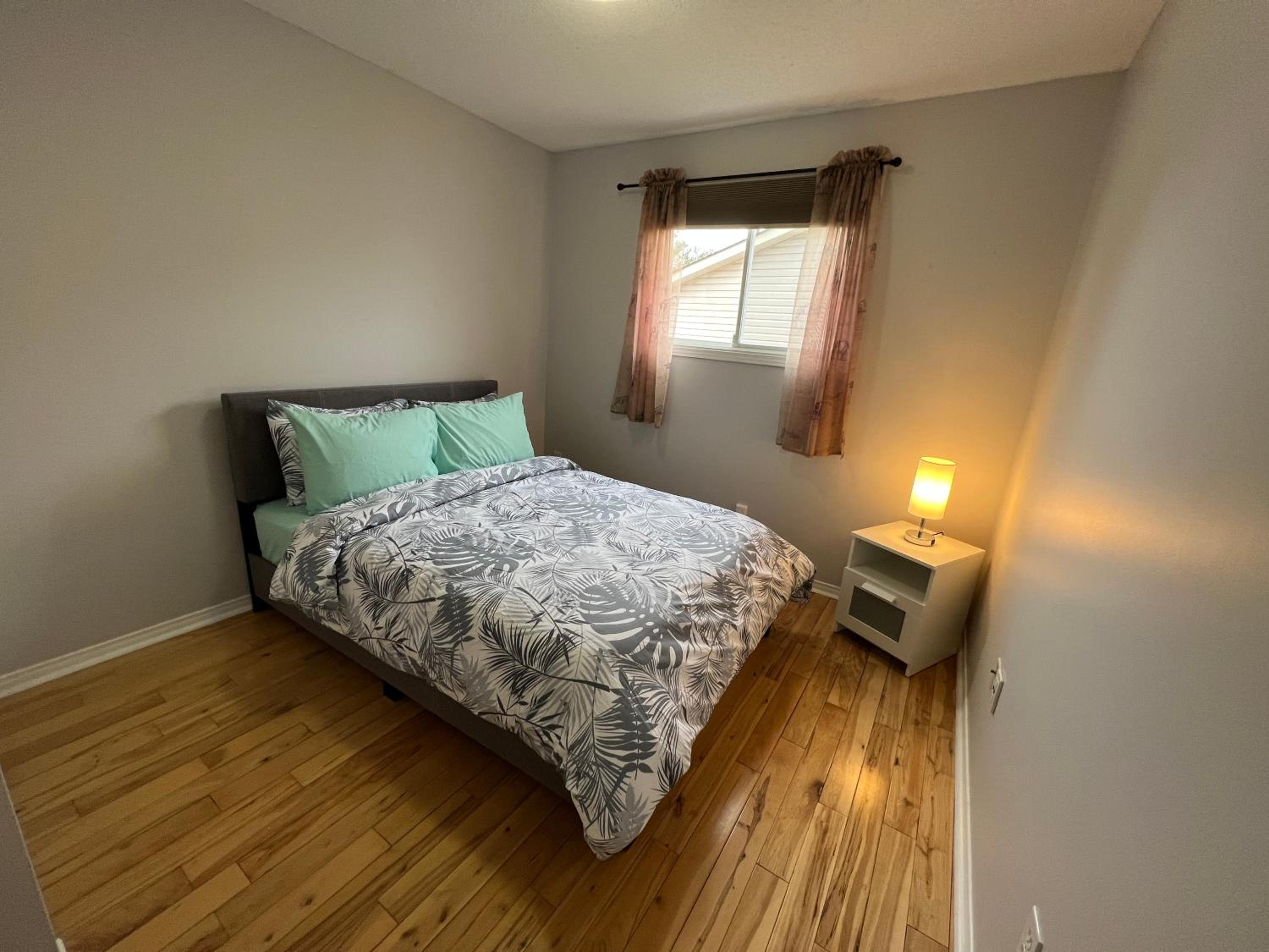 Arbour Ridge Vacation Home - Trail View! 5 bedrooms, 8 beds
