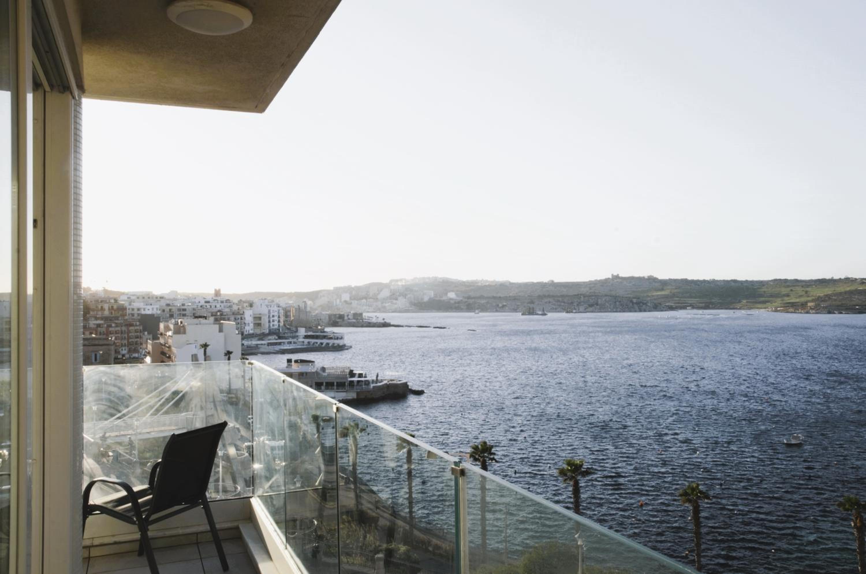 New Seafront apartment – Spectacular views photo 5