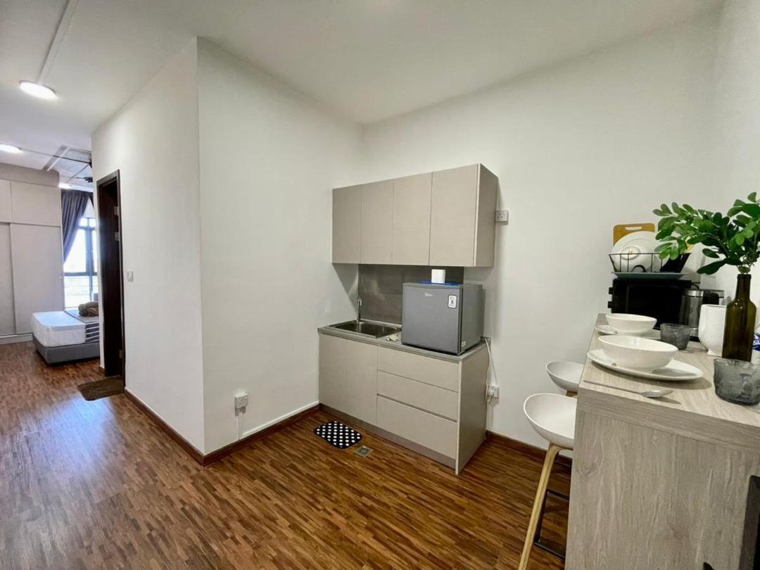 K Avenue Modern Style Suite 5 Mins to Airport