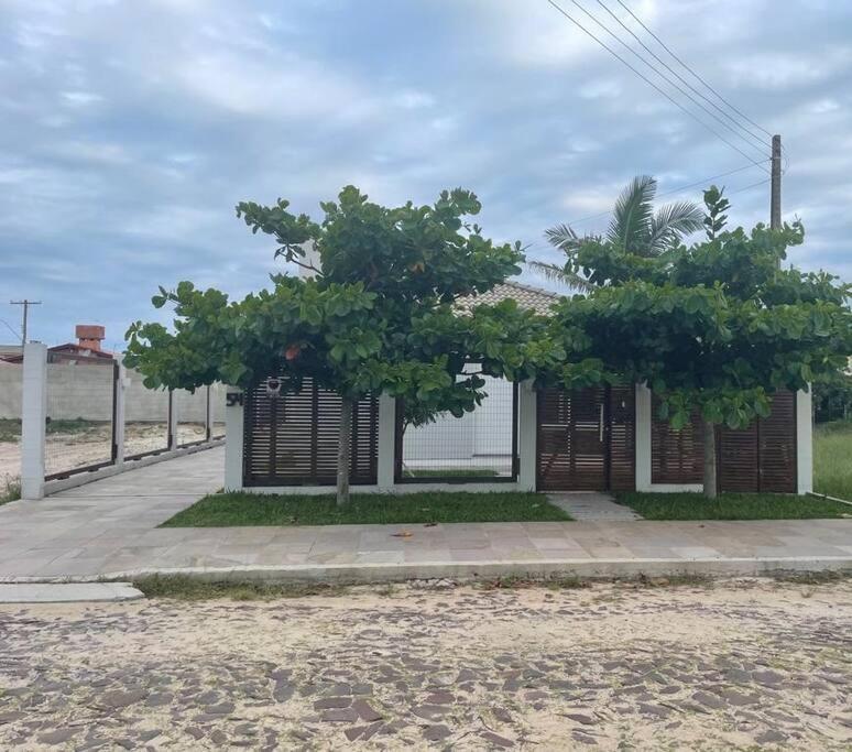 Linda casa na praia com piscina 4 quartos