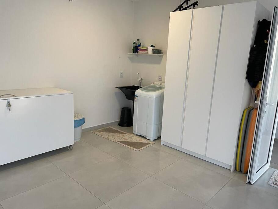 Linda casa na praia com piscina 4 quartos