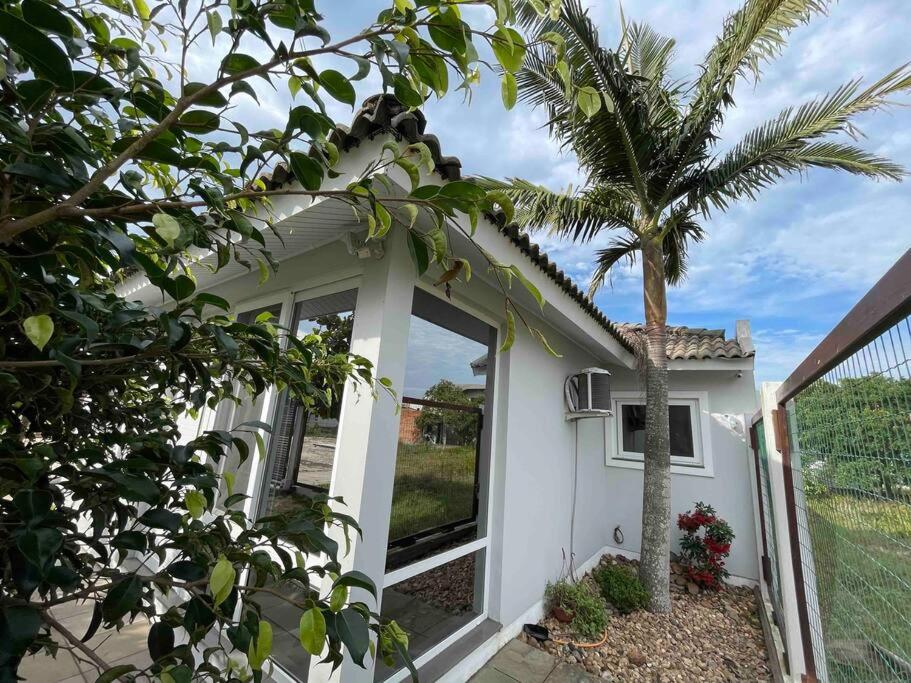 Linda casa na praia com piscina 4 quartos