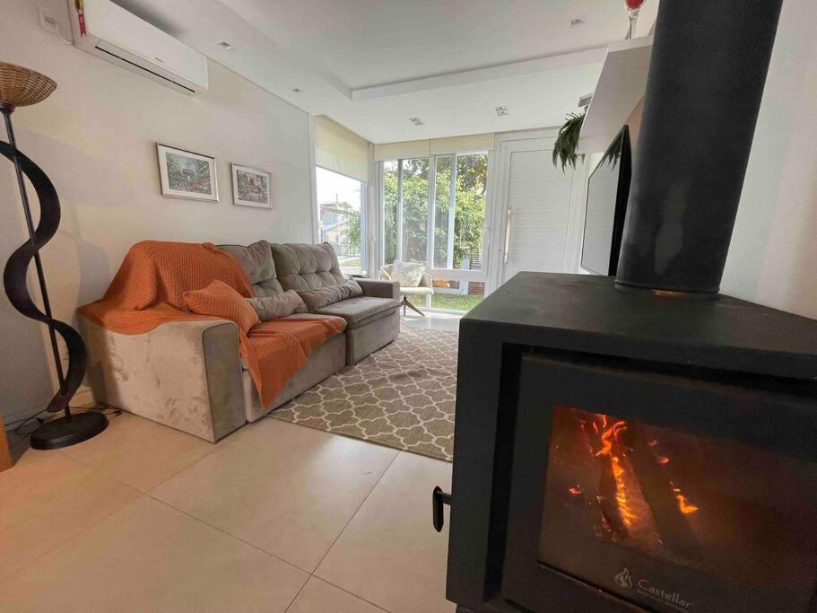 Linda casa na praia com piscina 4 quartos