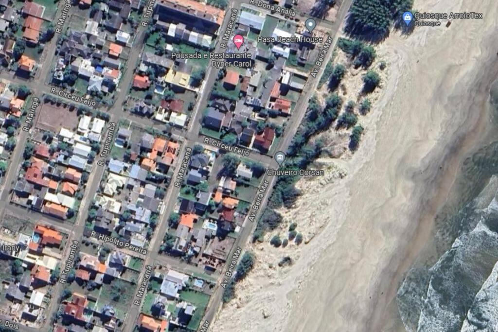 Linda casa na praia com piscina 4 quartos