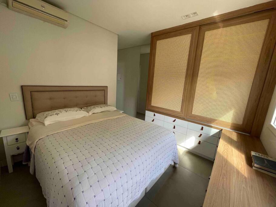 Linda casa na praia com piscina 4 quartos