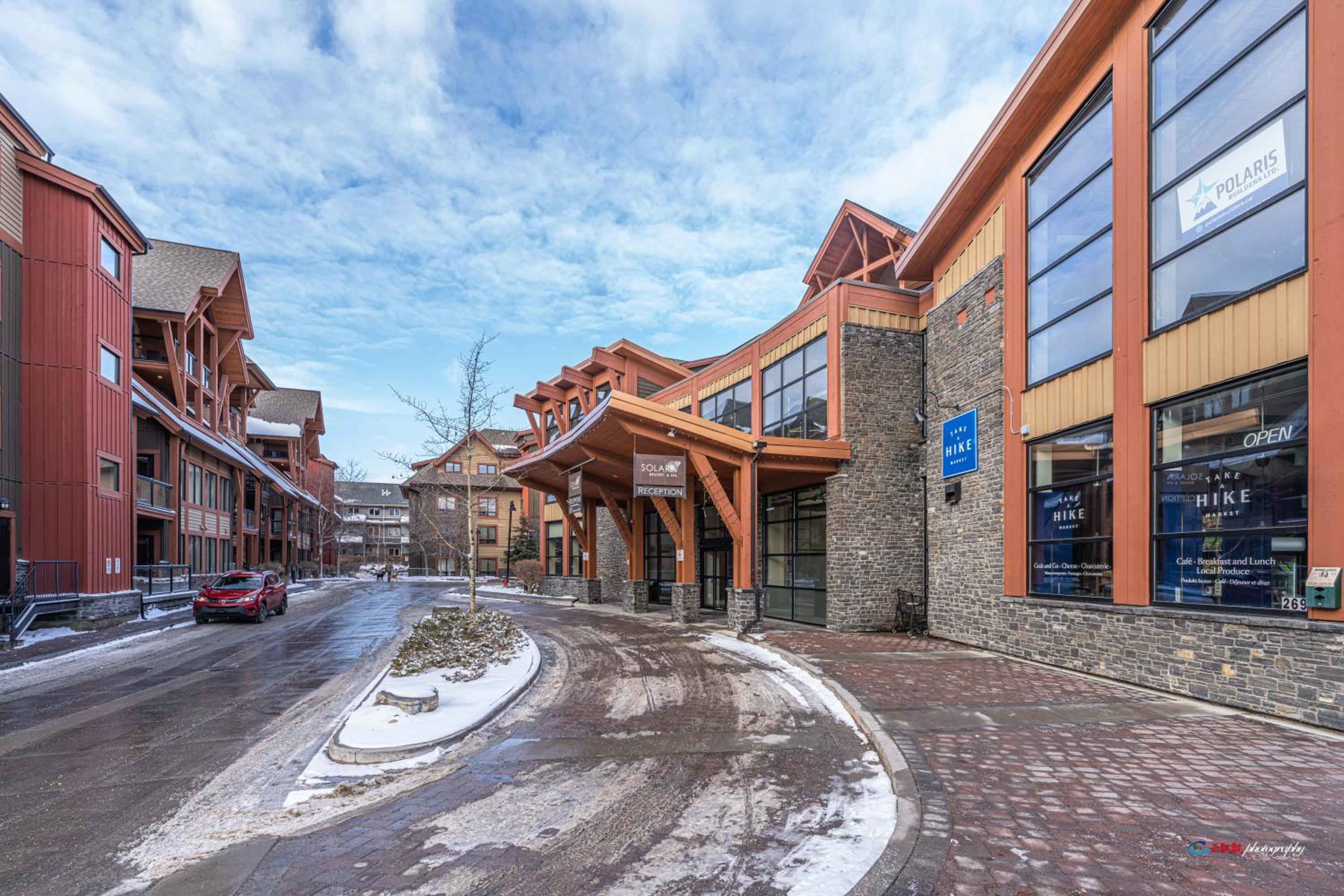 Hotel Solara Resort - Quiet & Mountain View Corner Suite - Image 1