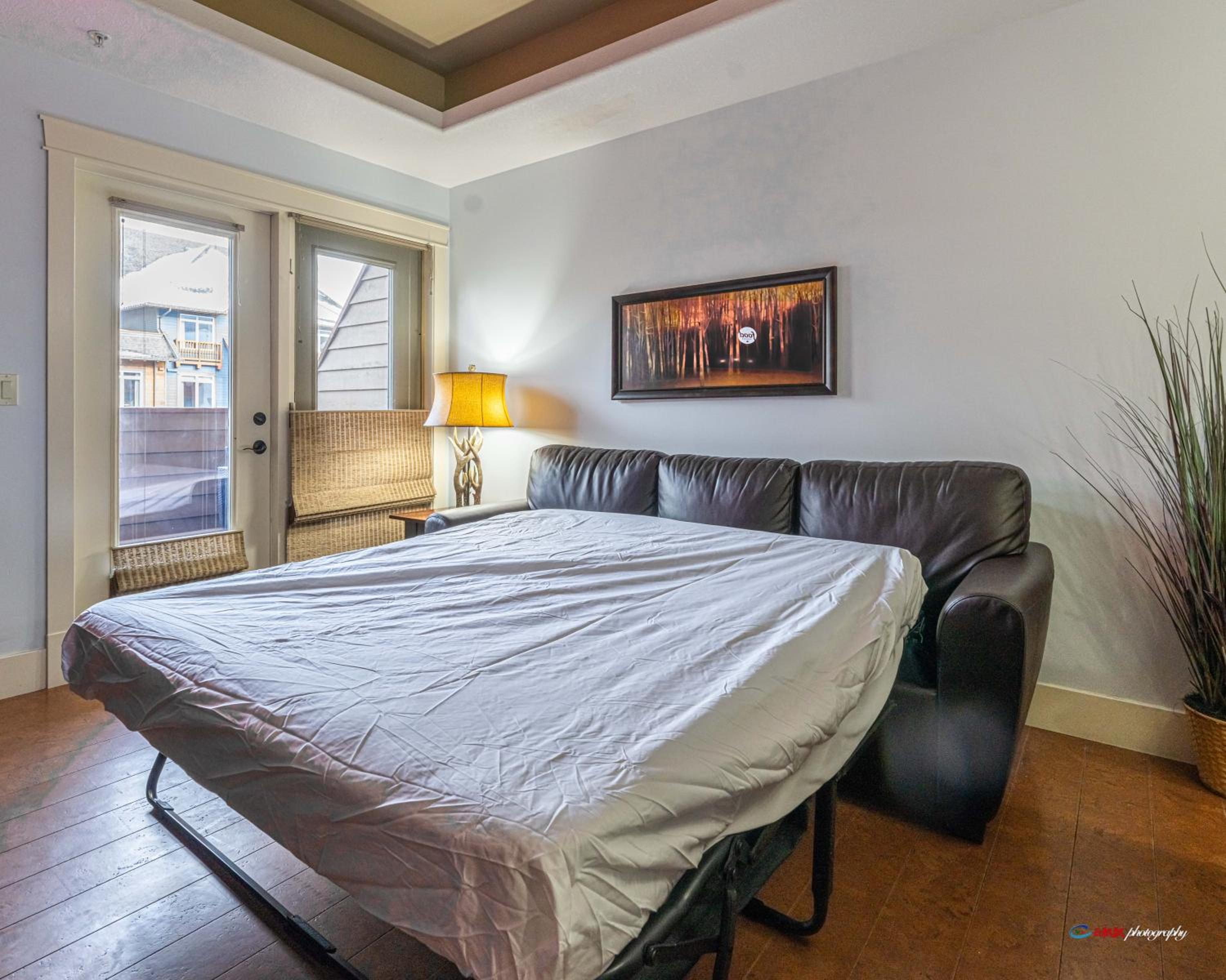 Mountain Retreat Corner Suite -Pool - Hot Tub & Spa Escape
