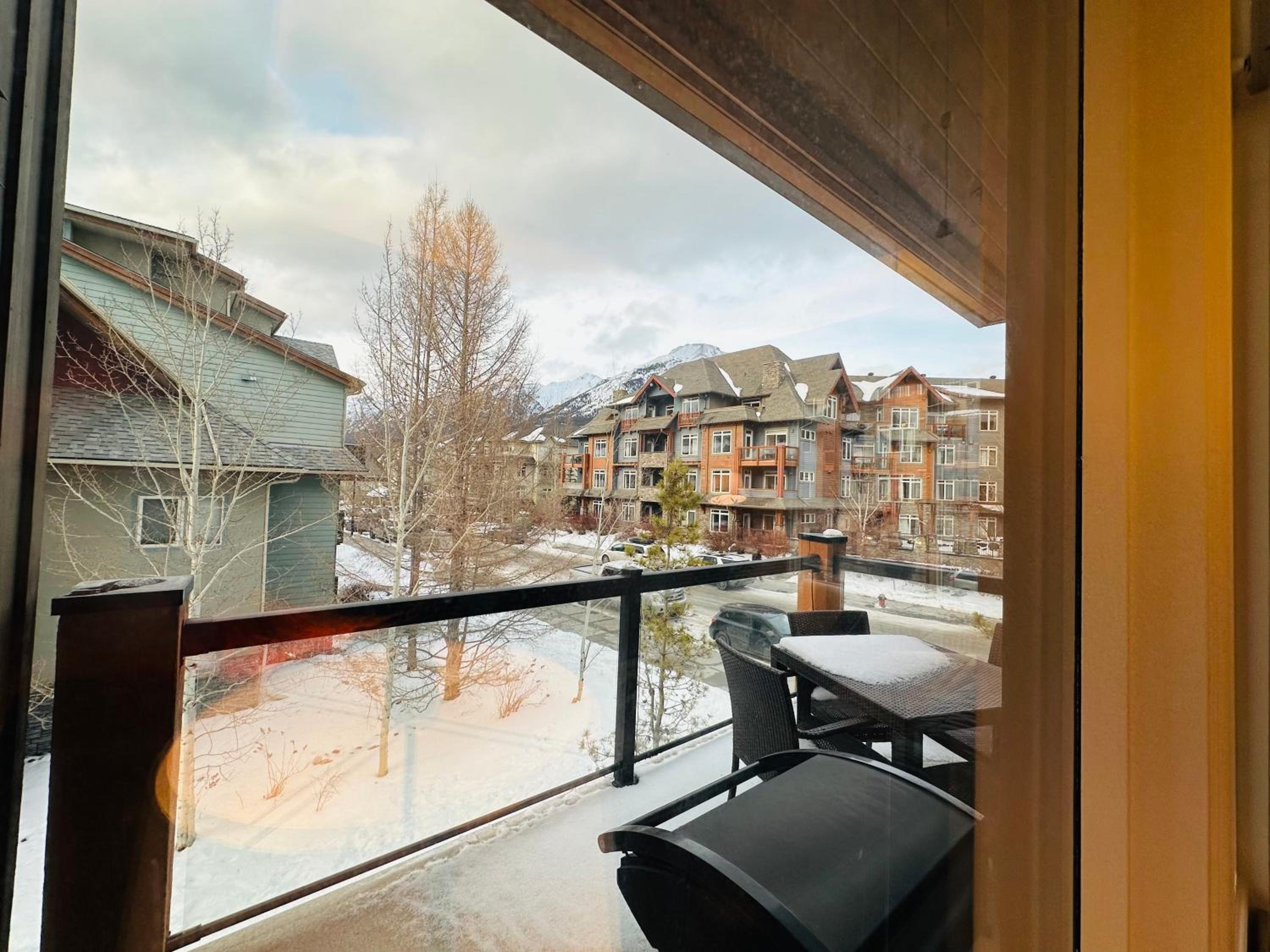 Mountain Retreat Corner Suite -Pool - Hot Tub & Spa Escape