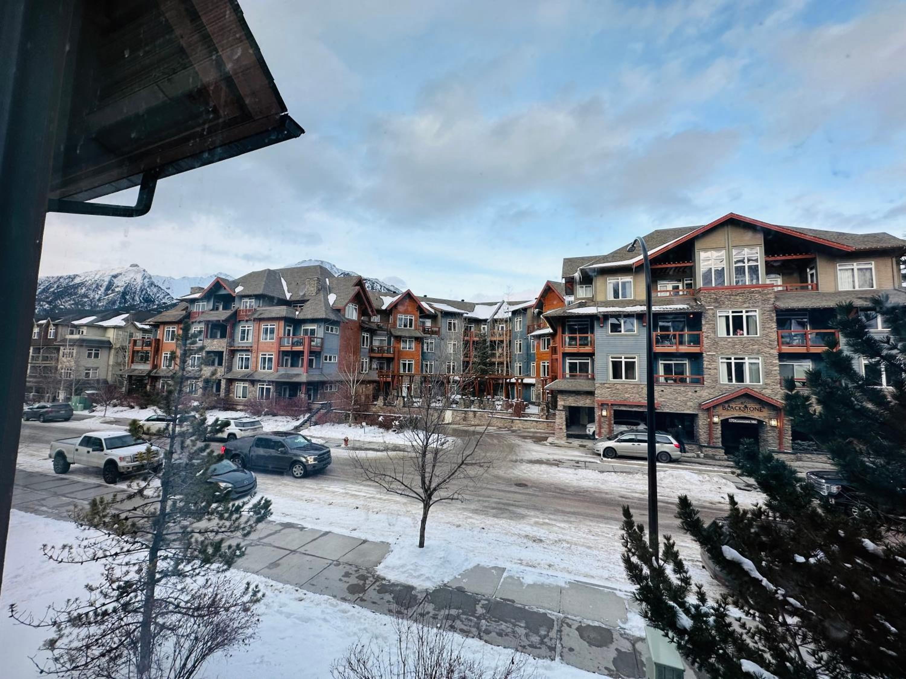 Mountain Retreat Corner Suite -Pool - Hot Tub & Spa Escape