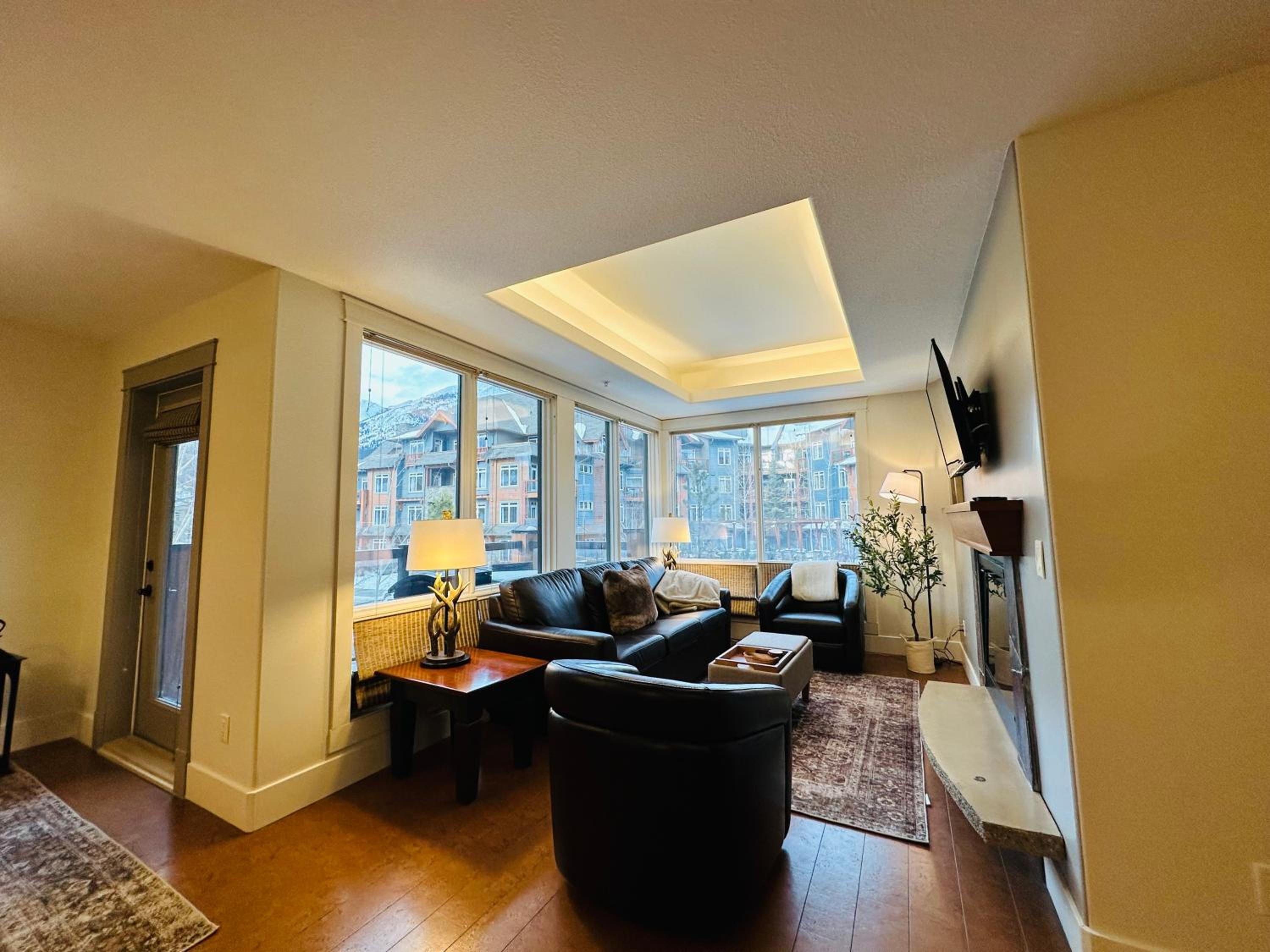 Mountain Retreat Corner Suite -Pool - Hot Tub & Spa Escape