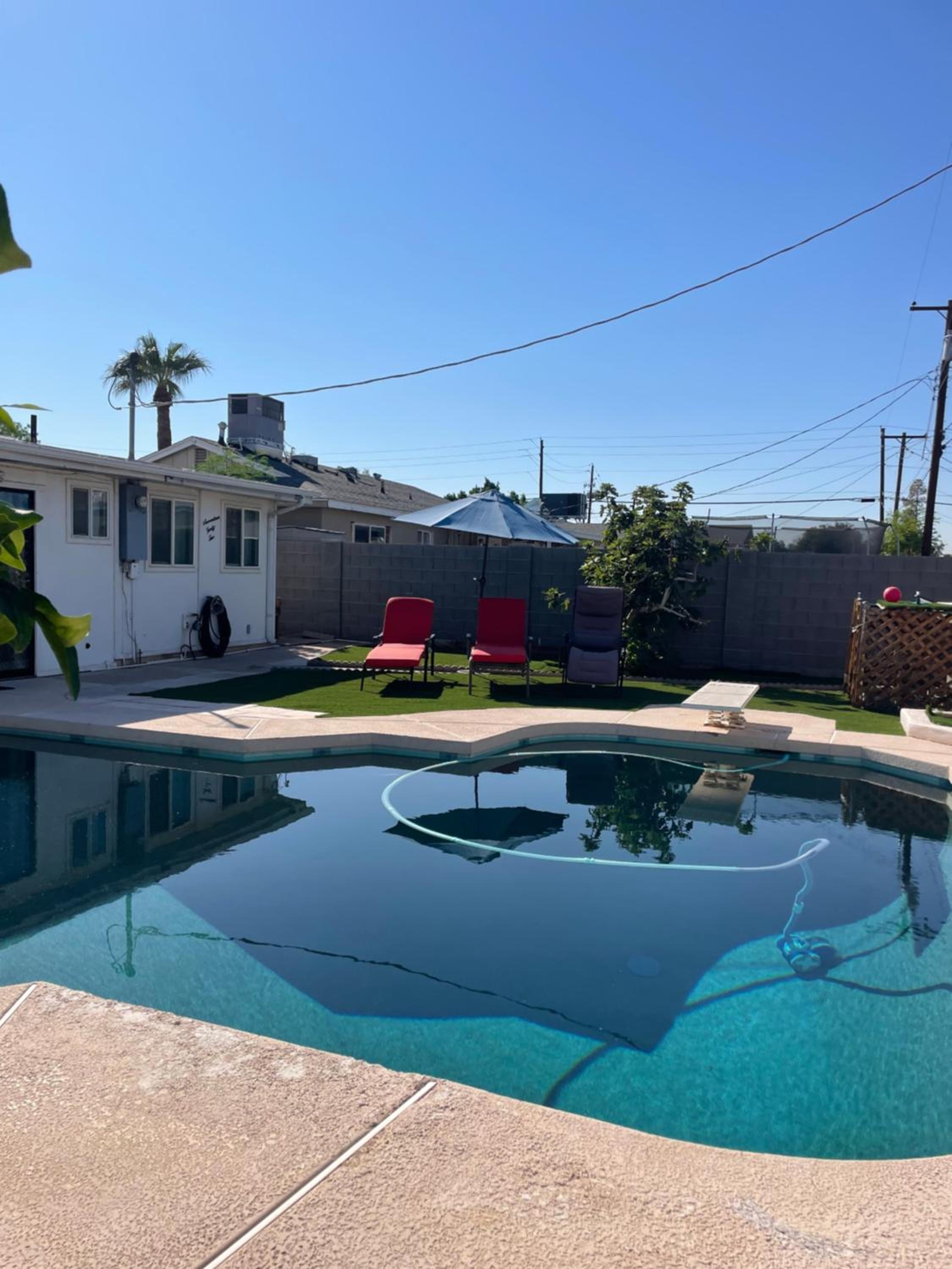Phoenix Vacations - Cozy Home with Sparkling Pool/Pet Friendly - Property Image 1