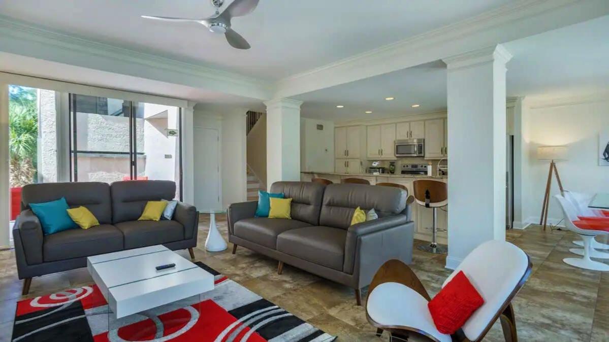 Harbour Town Haven Spacious 4Bd 4Ba Retreat view 2