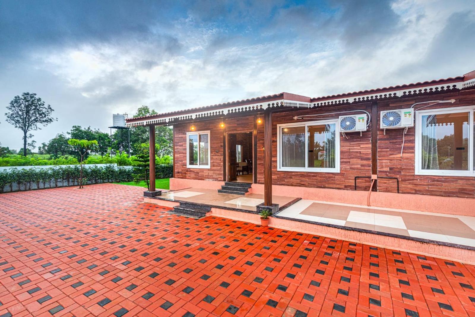 Beachy Farm 8BHK