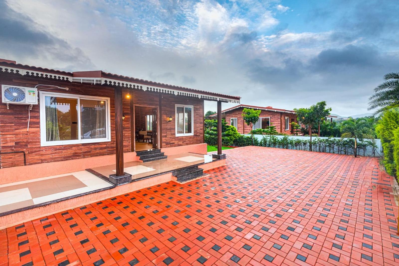Beachy Farm 8BHK