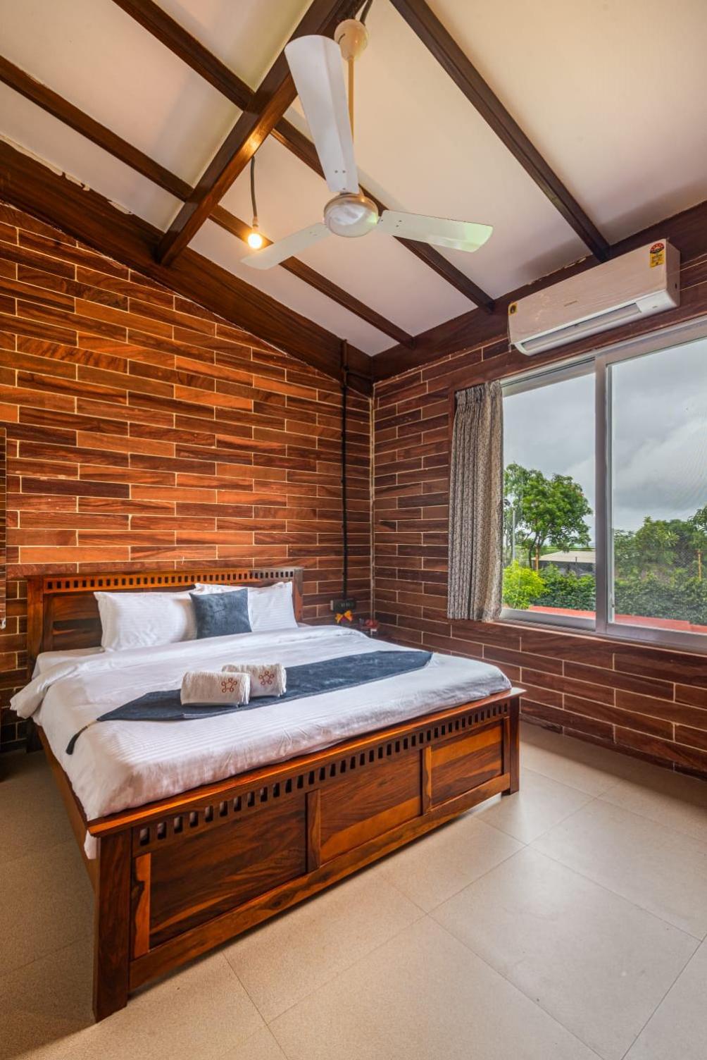 Beachy Farm 8BHK
