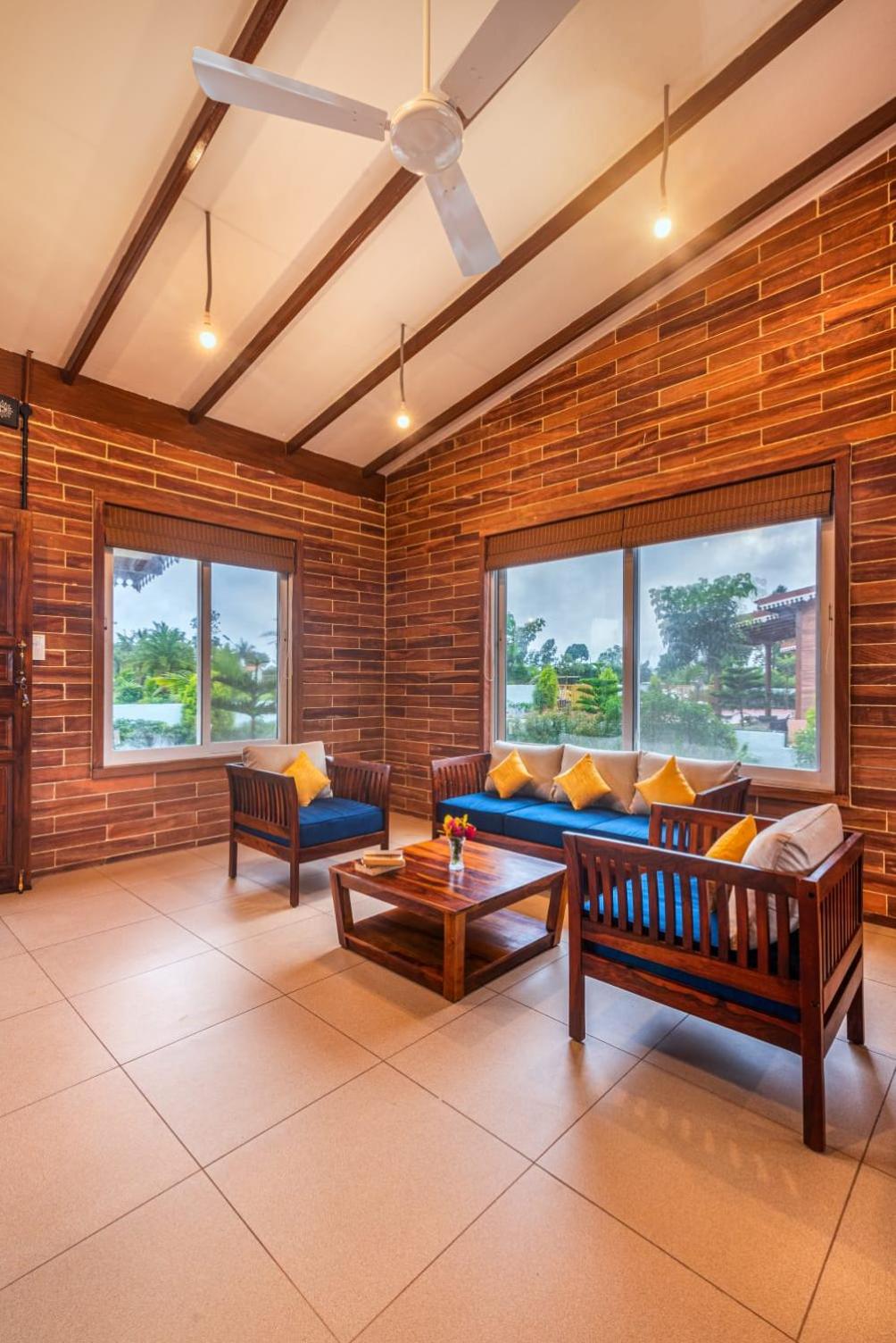 Beachy Farm 8BHK