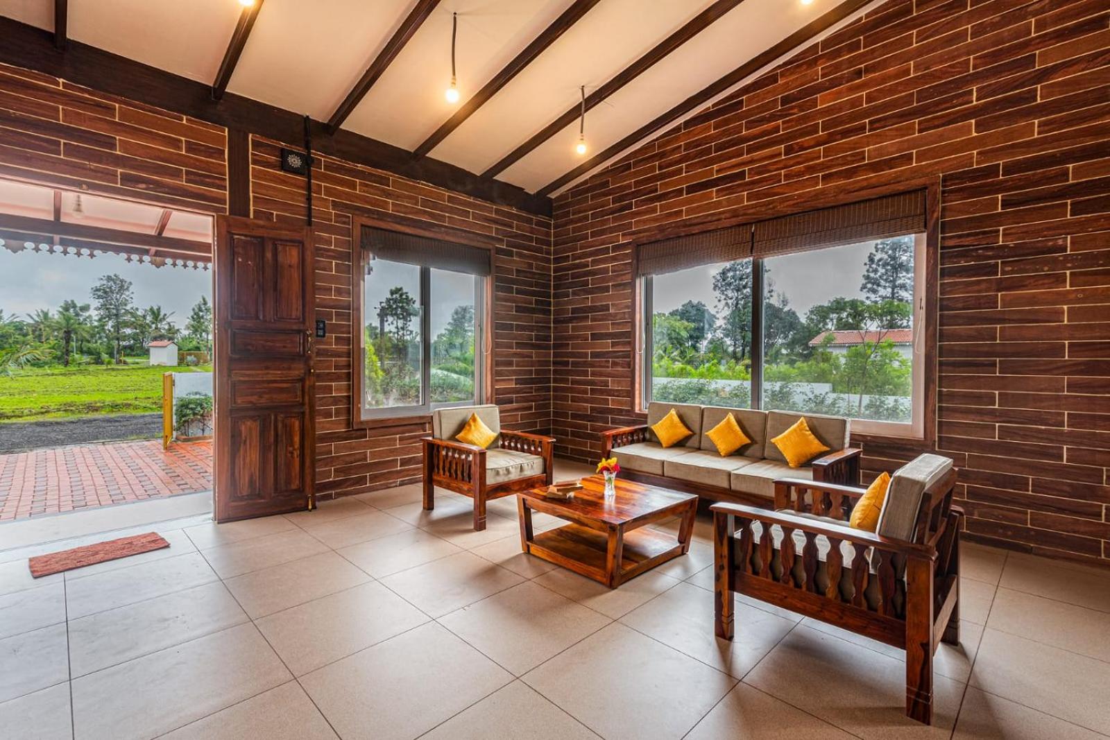 Beachy Farm 8BHK