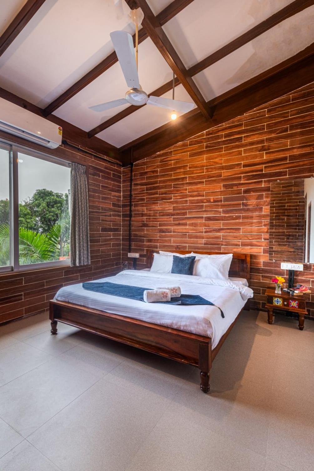 Beachy Farm 8BHK