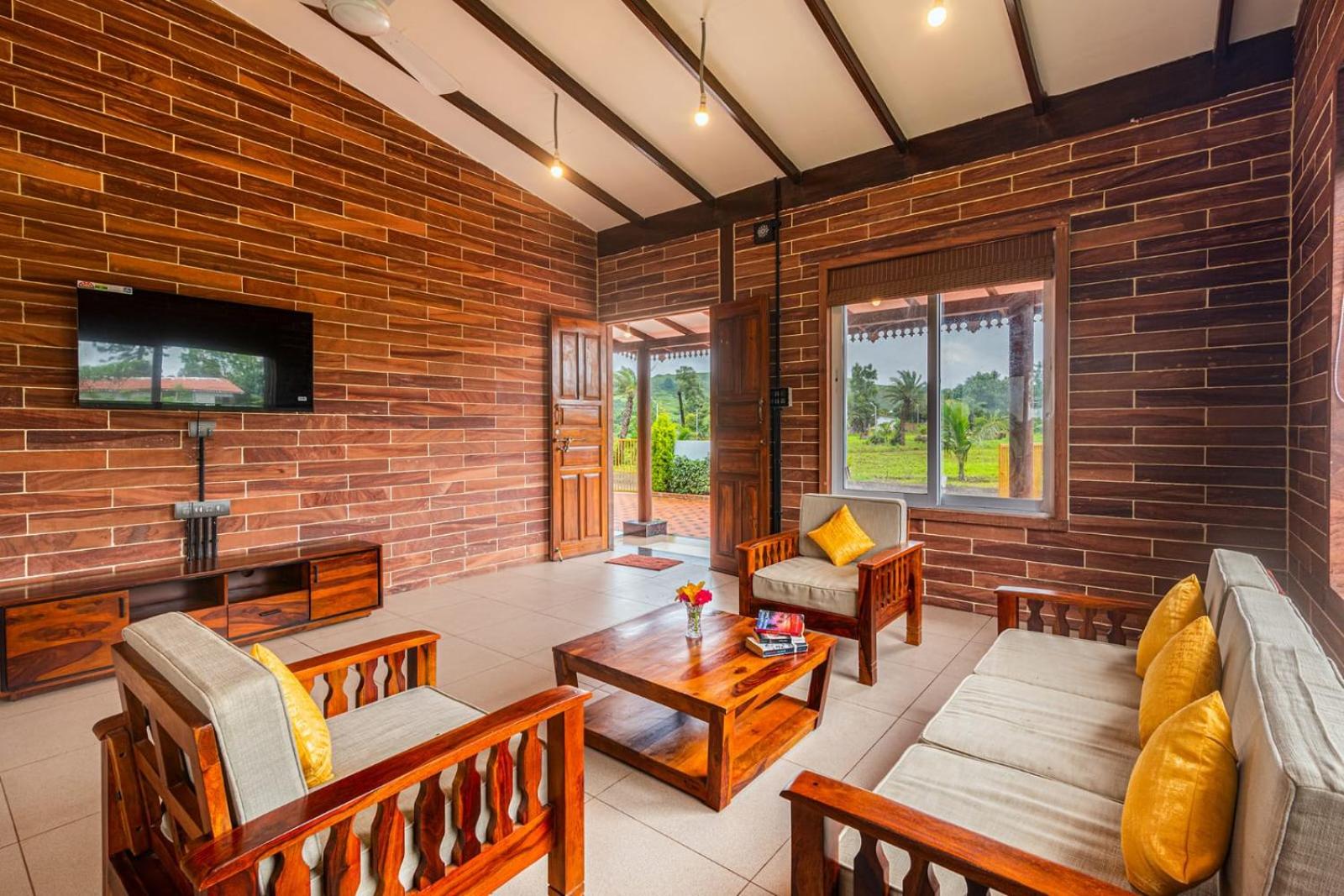 Beachy Farm 8BHK