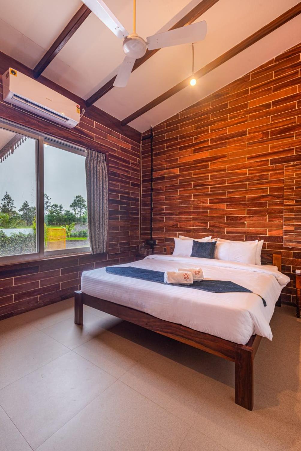 Beachy Farm 8BHK