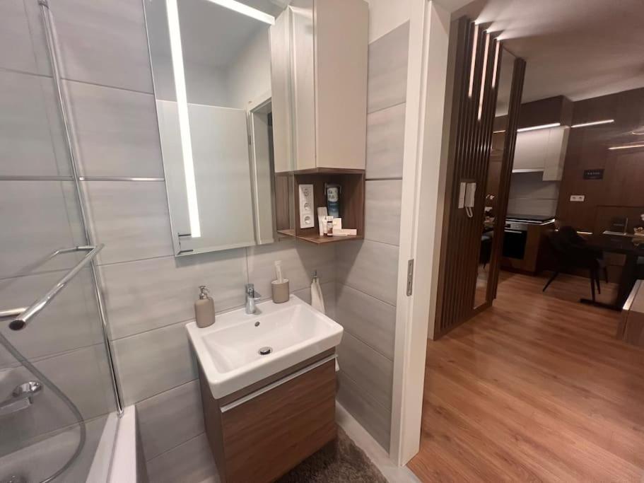 Karzo Property LK 208