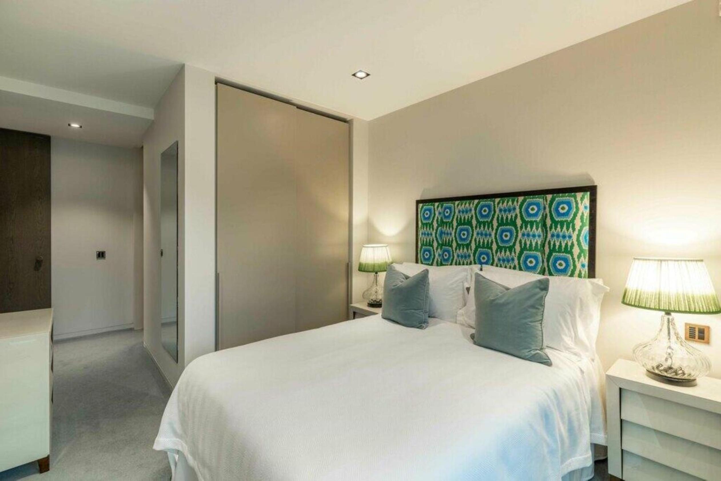 Amazing Views Canary Wharf Large Penthouse sleeps up to 6 view 3