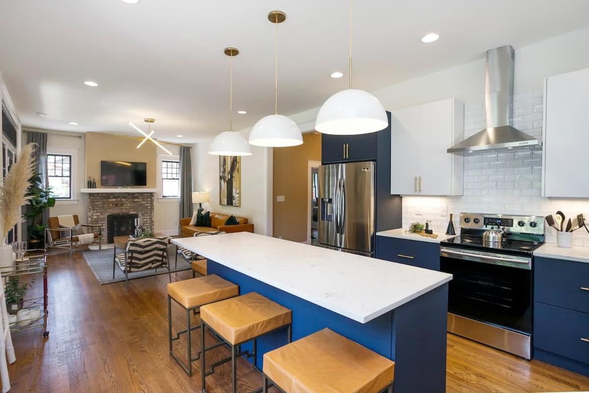 Upscale Location Stunning House Walk to Belmont view 2