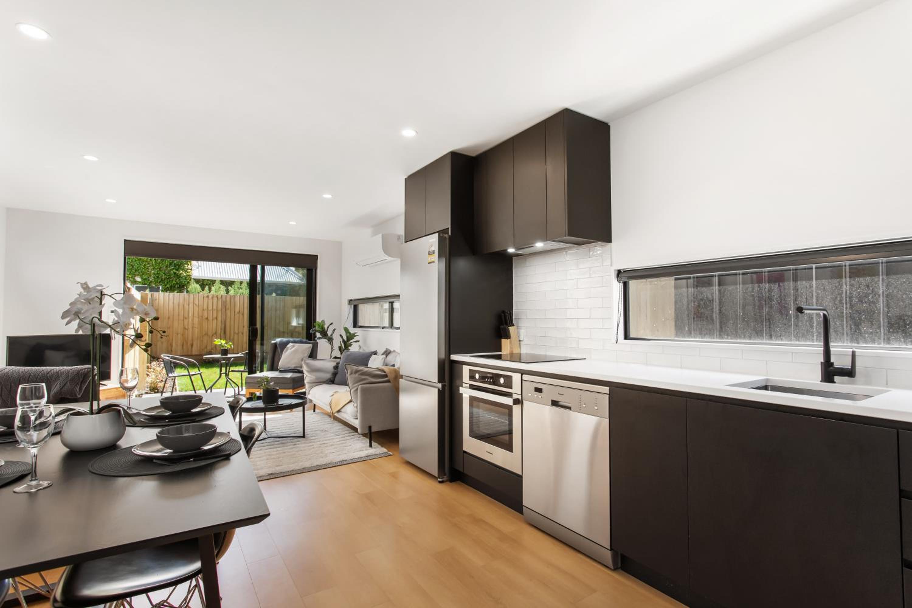 Stylish New 8 Mins CBD Free Parking view 3